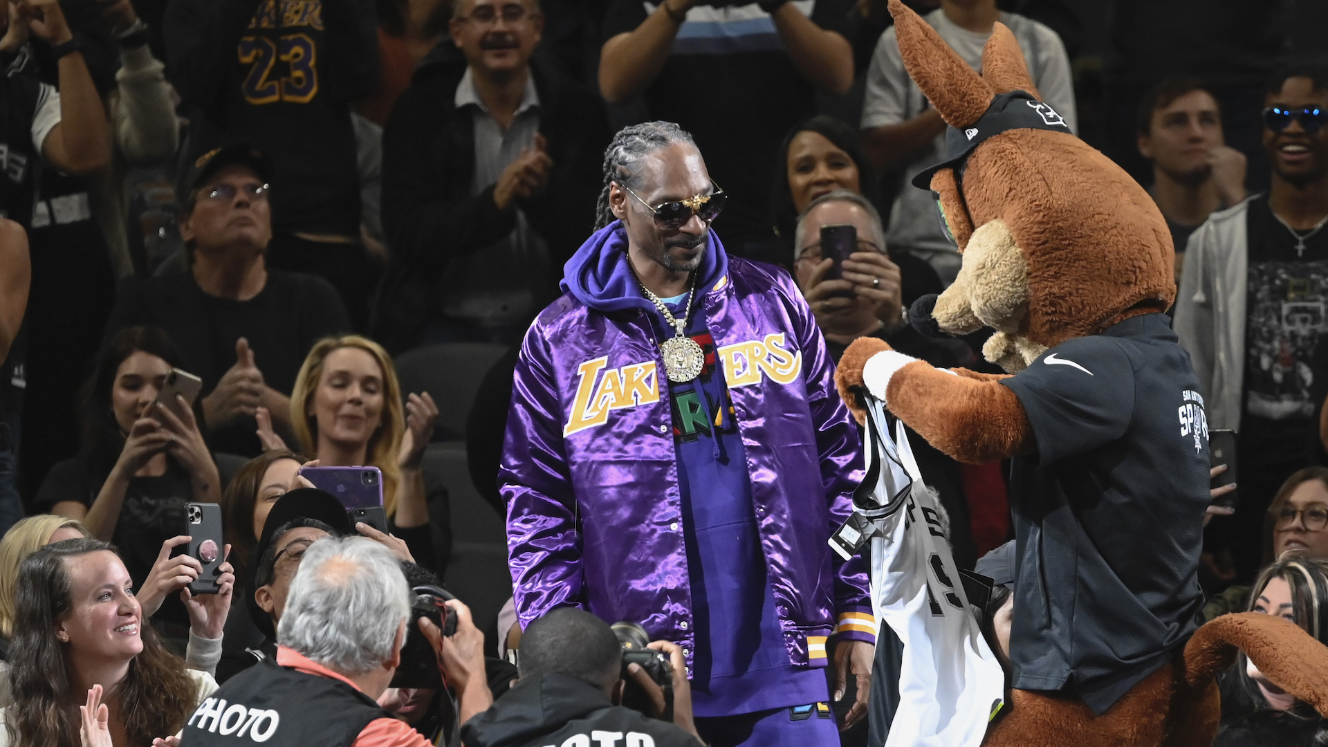 L.A. Lakers Win 17th NBA Title: Snoop Dogg, Flea and More React – Billboard