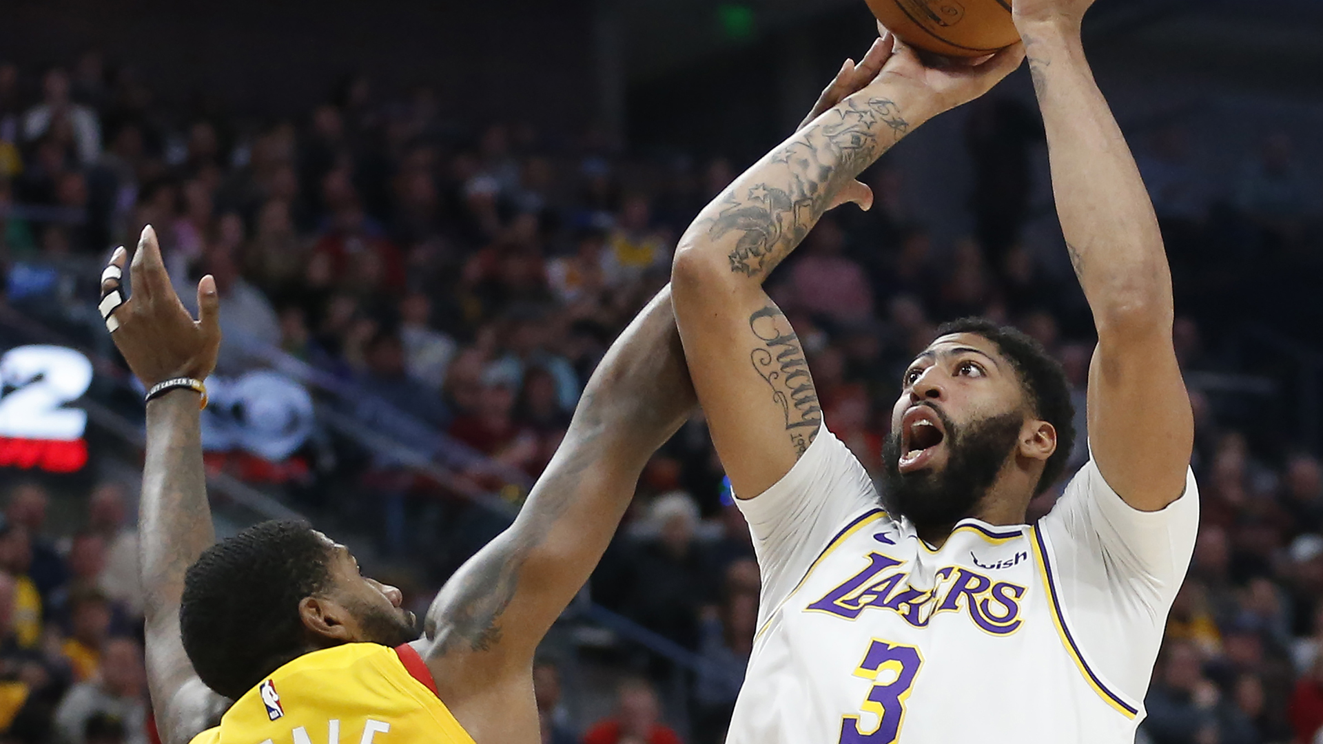 Davis, Lakers Dominate Jazz