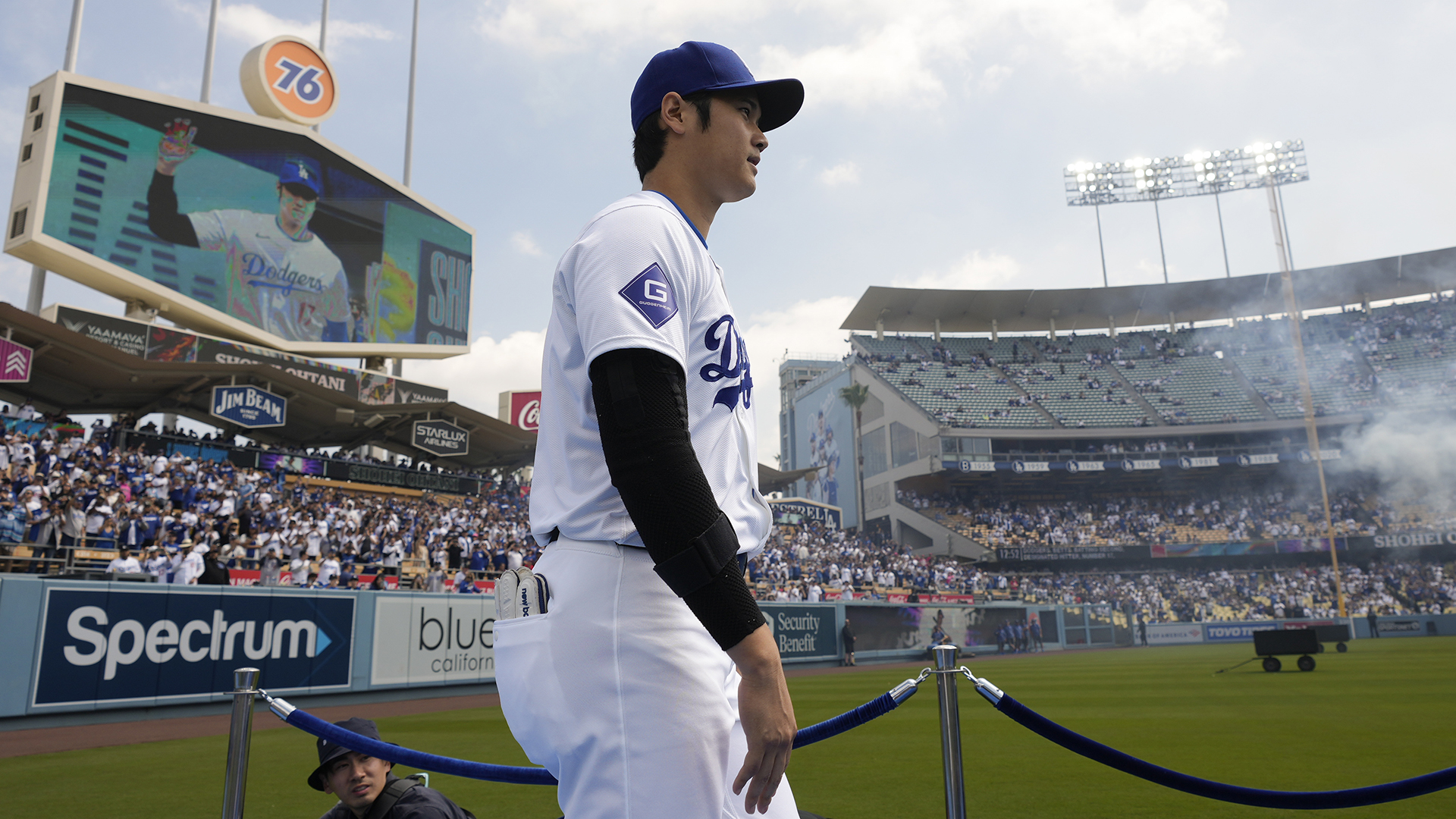 Shohei Ohtani Walks the Blue Carpet